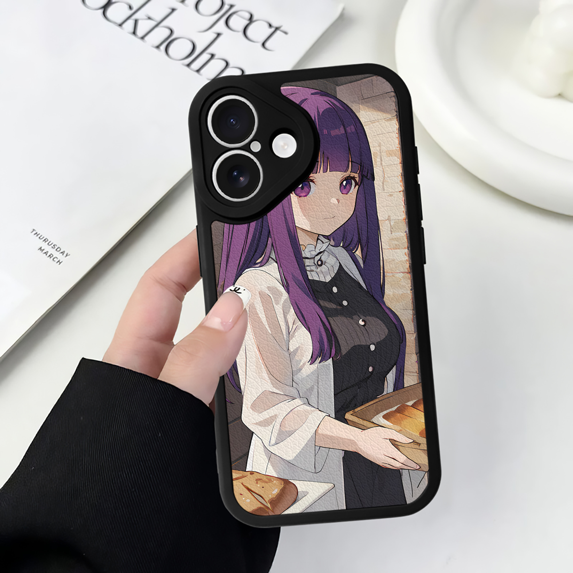 （画像用） 葬送のフリーレン Frieren 【iPhone 16シリーズ対応】シリコンスマホケース（レザー調） 材質：シリコン